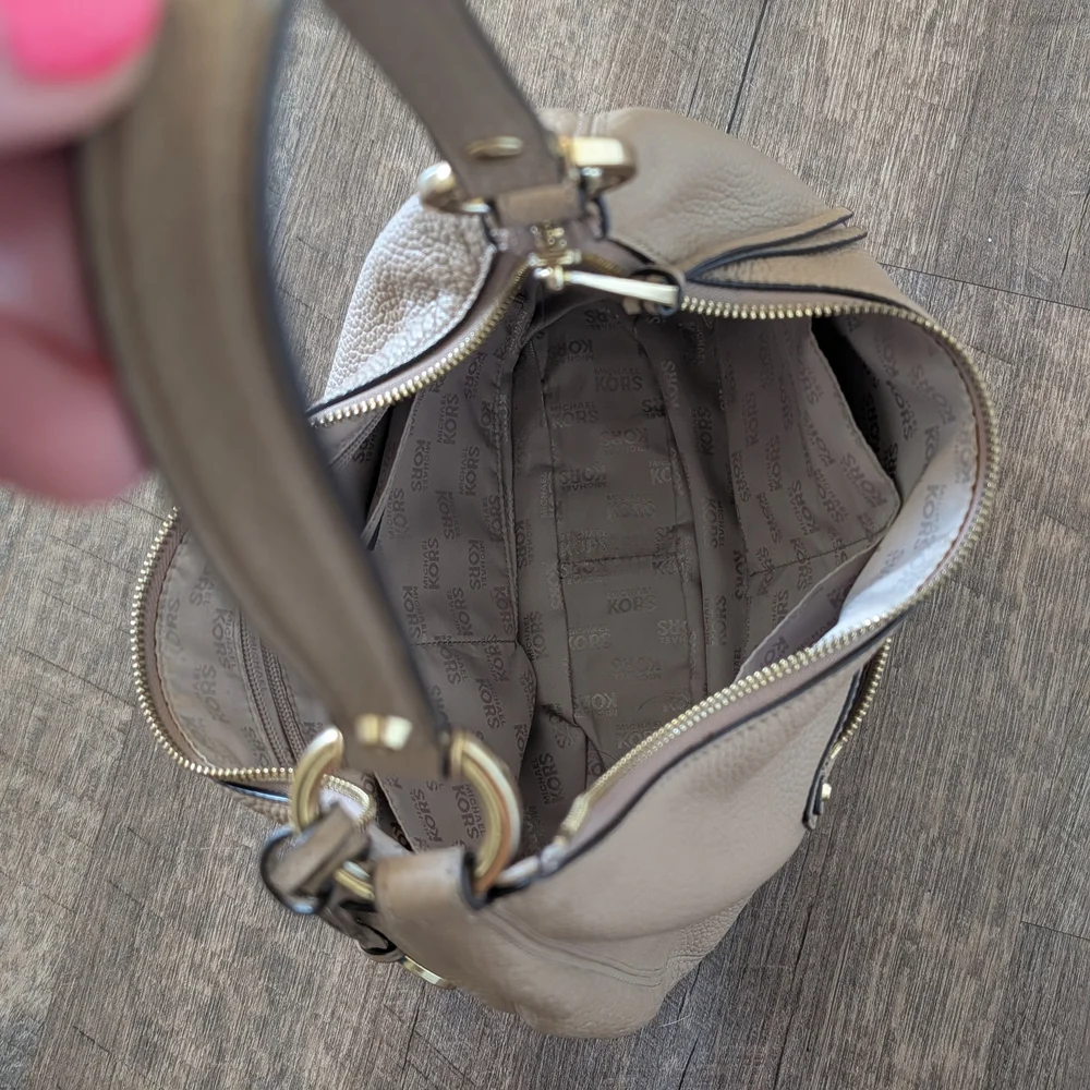 Michael Kors Tan Leather Shoulder Bag - Picture 5 of 7